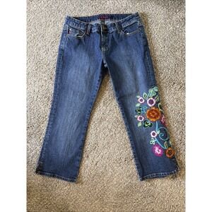 Yuka Jeans Women's Blue Floral Embroidered Capri Denim Medium Wash Size 10